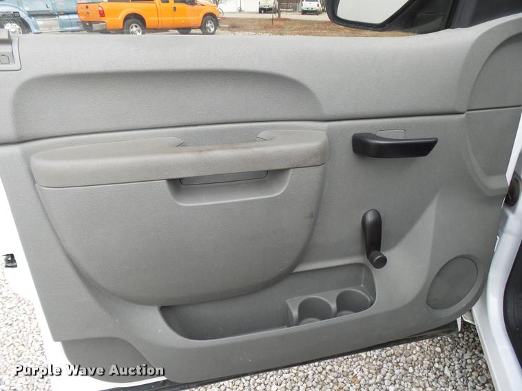 image for item BM9556 2012 Chevrolet Silverado 1500 pickup truck