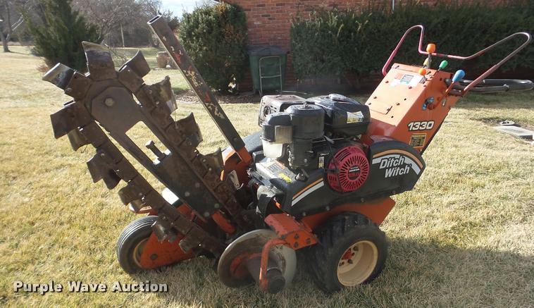 image for item BU9273 2007 Ditch Witch 1330 trencher
