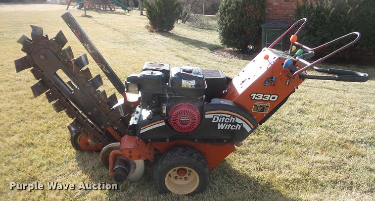 image for item BU9273 2007 Ditch Witch 1330 trencher