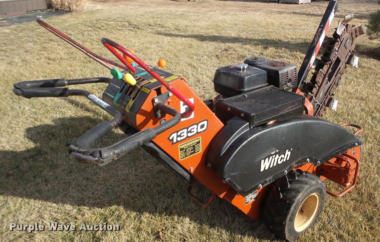 image for item BU9273 2007 Ditch Witch 1330 trencher