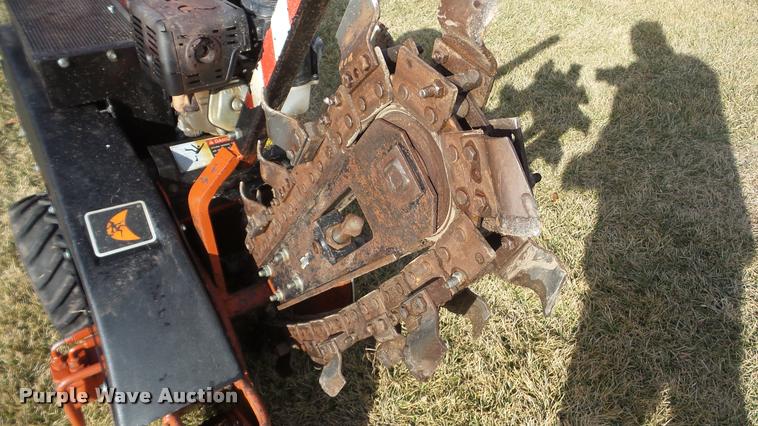 image for item BU9273 2007 Ditch Witch 1330 trencher