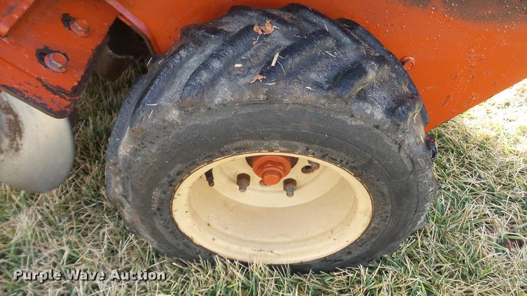 image for item BU9273 2007 Ditch Witch 1330 trencher