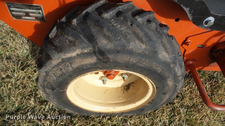 image for item BU9273 2007 Ditch Witch 1330 trencher