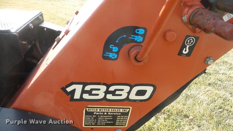 image for item BU9273 2007 Ditch Witch 1330 trencher