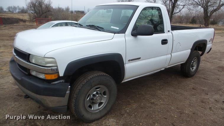 image for item BU9282 2002 Chevrolet Silverado 2500HD pickup truck