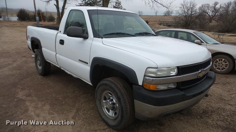 image for item BU9282 2002 Chevrolet Silverado 2500HD pickup truck