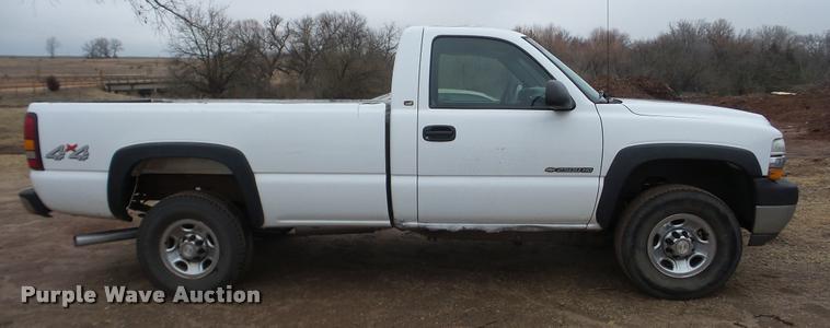 image for item BU9282 2002 Chevrolet Silverado 2500HD pickup truck