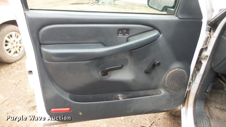 image for item BU9282 2002 Chevrolet Silverado 2500HD pickup truck