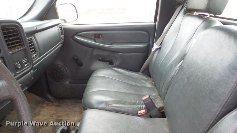 image for item BU9282 2002 Chevrolet Silverado 2500HD pickup truck