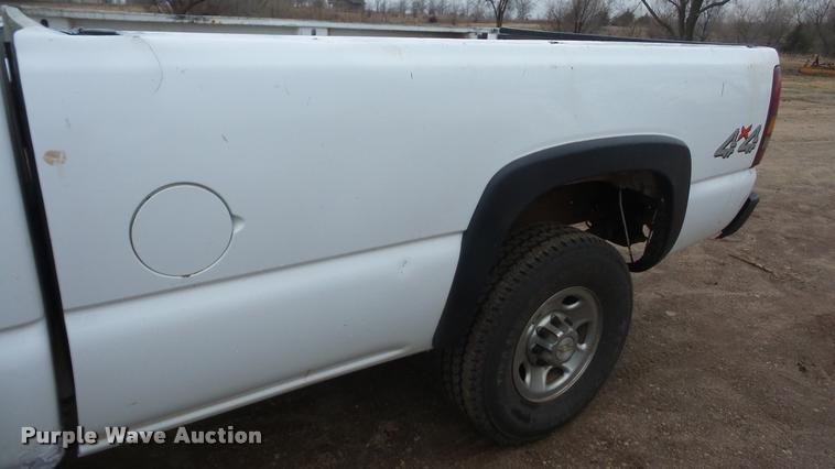 image for item BU9282 2002 Chevrolet Silverado 2500HD pickup truck