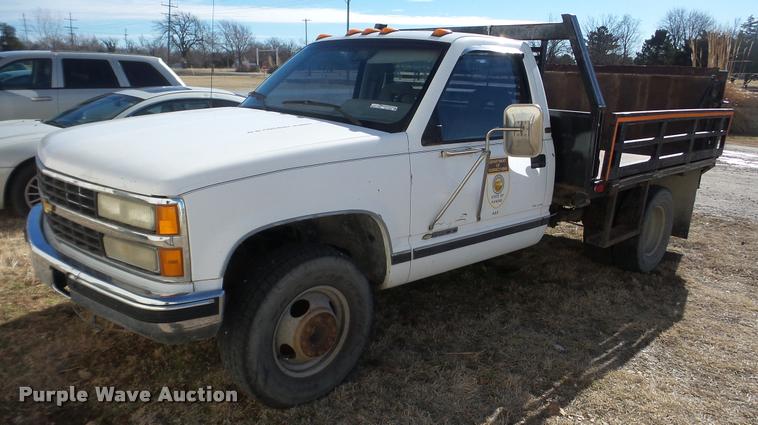 image for item BU9306 1992 Chevrolet 3500 flatbed pickup truck