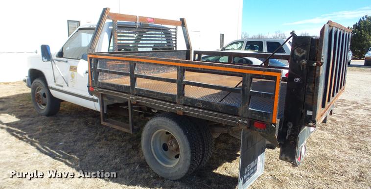 image for item BU9306 1992 Chevrolet 3500 flatbed pickup truck