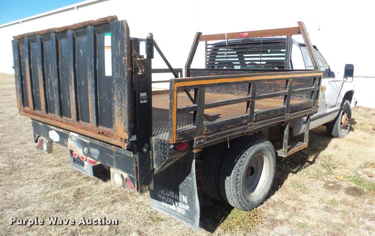 image for item BU9306 1992 Chevrolet 3500 flatbed pickup truck
