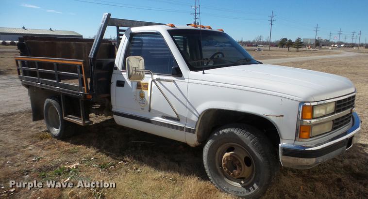 image for item BU9306 1992 Chevrolet 3500 flatbed pickup truck