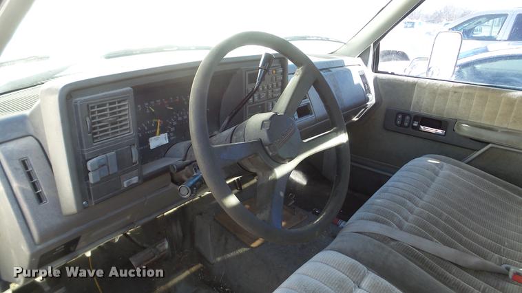 image for item BU9306 1992 Chevrolet 3500 flatbed pickup truck