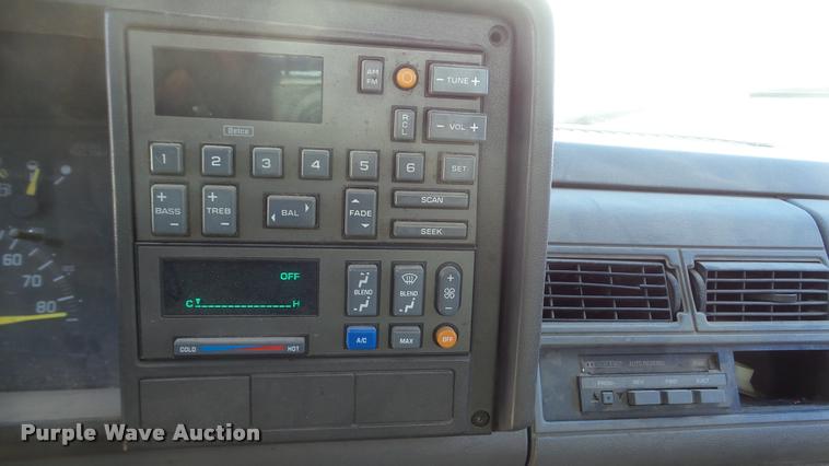 image for item BU9306 1992 Chevrolet 3500 flatbed pickup truck