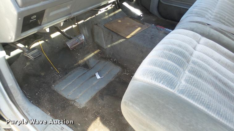 image for item BU9306 1992 Chevrolet 3500 flatbed pickup truck