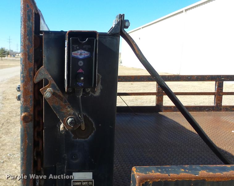 image for item BU9306 1992 Chevrolet 3500 flatbed pickup truck