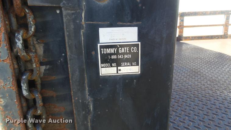 image for item BU9306 1992 Chevrolet 3500 flatbed pickup truck