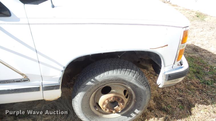 image for item BU9306 1992 Chevrolet 3500 flatbed pickup truck