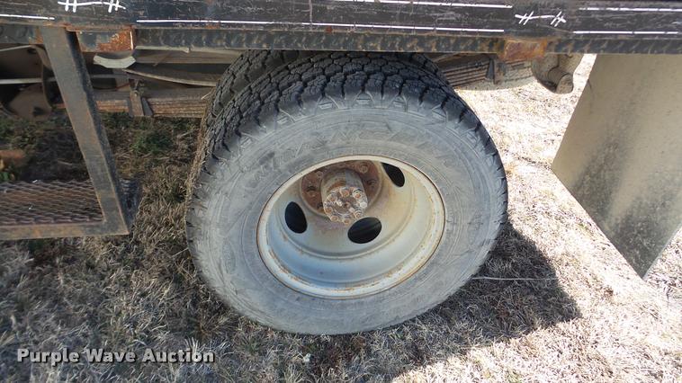 image for item BU9306 1992 Chevrolet 3500 flatbed pickup truck