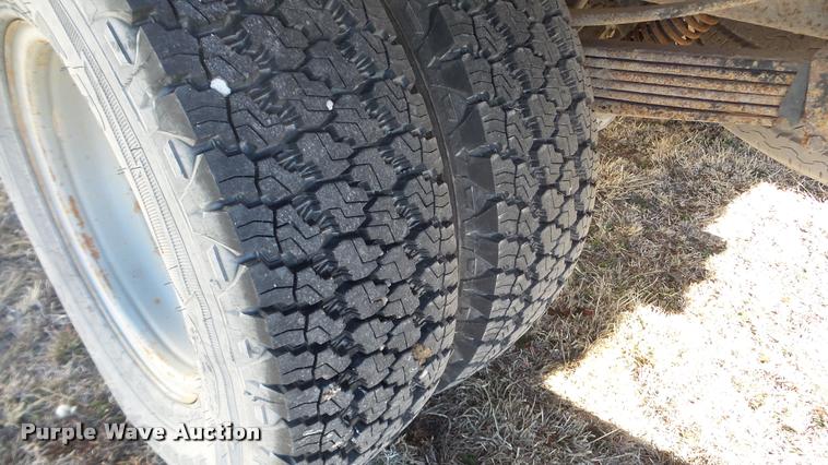 image for item BU9306 1992 Chevrolet 3500 flatbed pickup truck