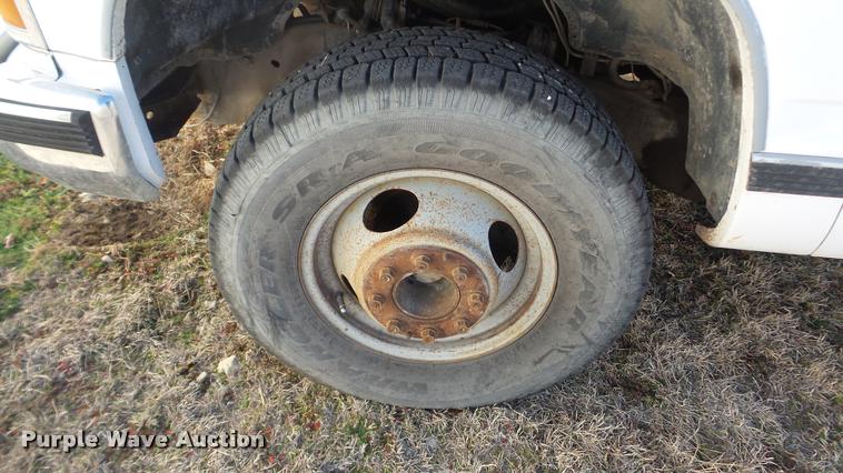 image for item BU9306 1992 Chevrolet 3500 flatbed pickup truck