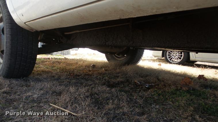 image for item BU9306 1992 Chevrolet 3500 flatbed pickup truck