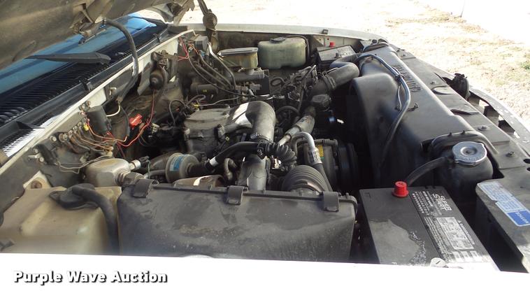 image for item BU9306 1992 Chevrolet 3500 flatbed pickup truck