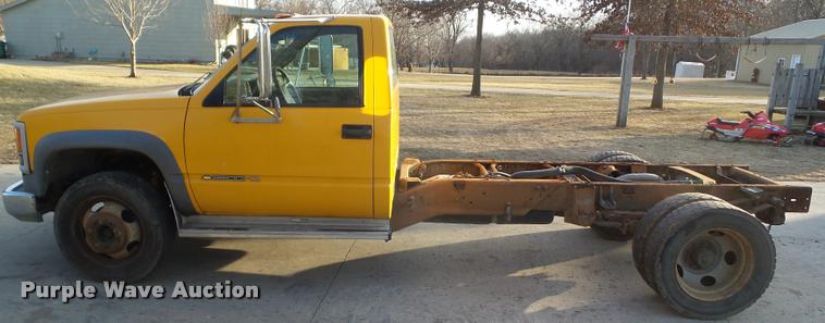 image for item CB9764 2000 Chevrolet 3500HD cab and chassis pickup truck