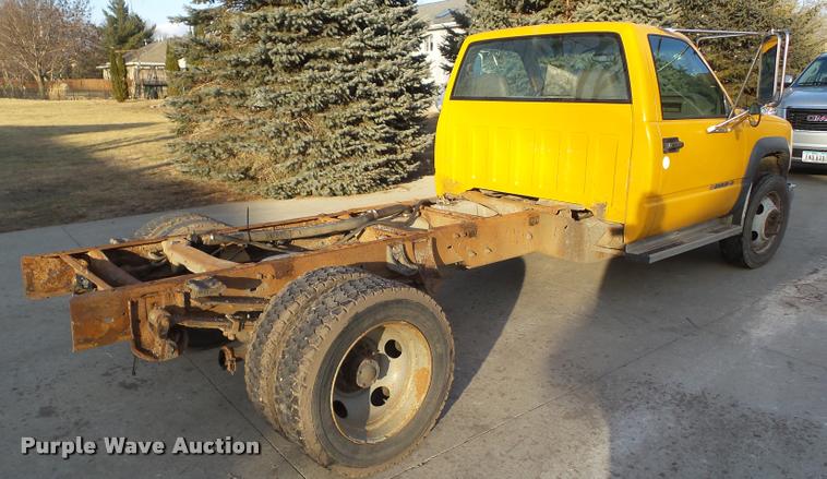 image for item CB9764 2000 Chevrolet 3500HD cab and chassis pickup truck