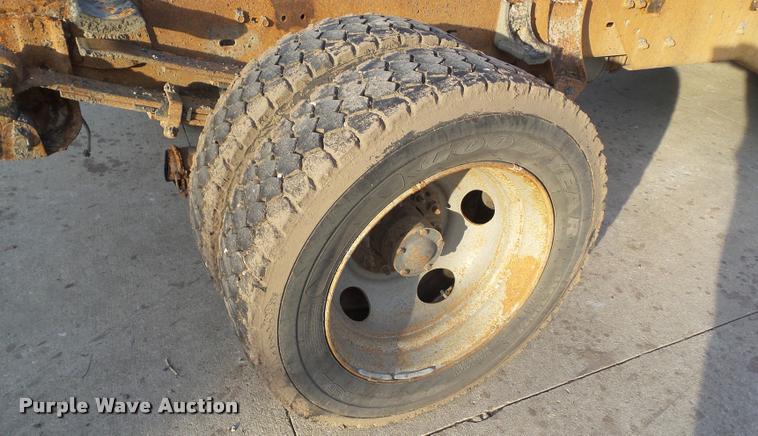 image for item CB9764 2000 Chevrolet 3500HD cab and chassis pickup truck