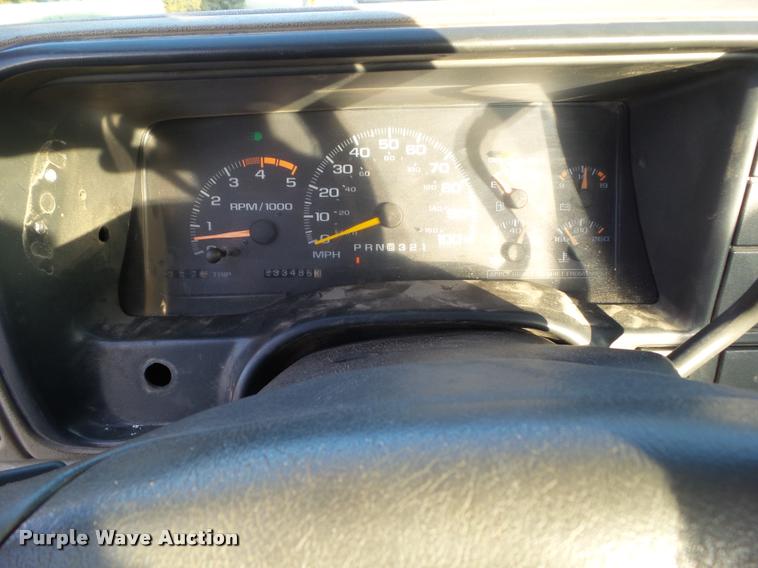 image for item CB9764 2000 Chevrolet 3500HD cab and chassis pickup truck