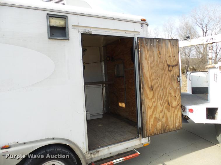 image for item CC9056 2001 Kiefer enclosed cargo trailer