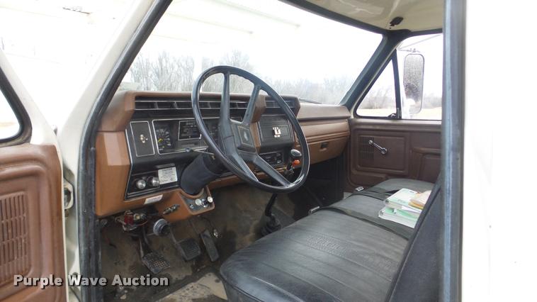 image for item DA0251 1982 Ford F600G bucket truck