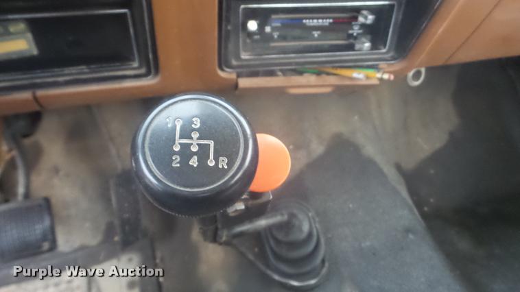 image for item DA0251 1982 Ford F600G bucket truck