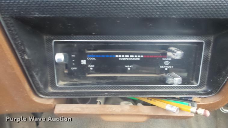 image for item DA0251 1982 Ford F600G bucket truck