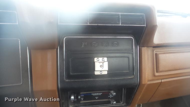 image for item DA0251 1982 Ford F600G bucket truck