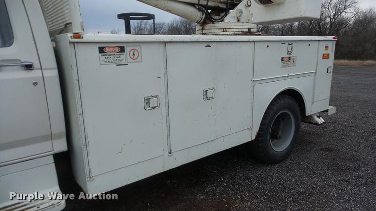 image for item DA0251 1982 Ford F600G bucket truck