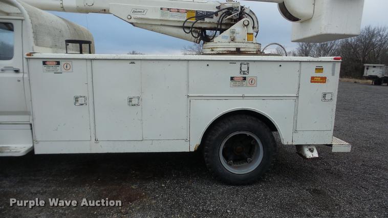 image for item DA0251 1982 Ford F600G bucket truck