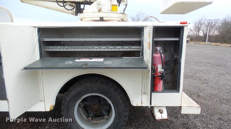image for item DA0251 1982 Ford F600G bucket truck