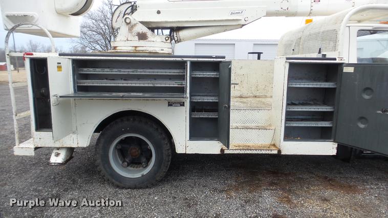 image for item DA0251 1982 Ford F600G bucket truck