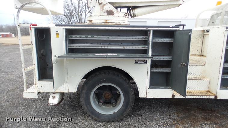 image for item DA0251 1982 Ford F600G bucket truck