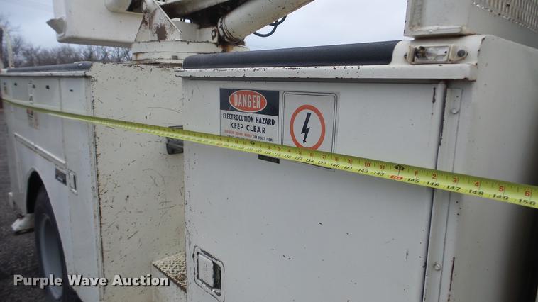 image for item DA0251 1982 Ford F600G bucket truck