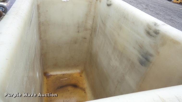 image for item DA0251 1982 Ford F600G bucket truck