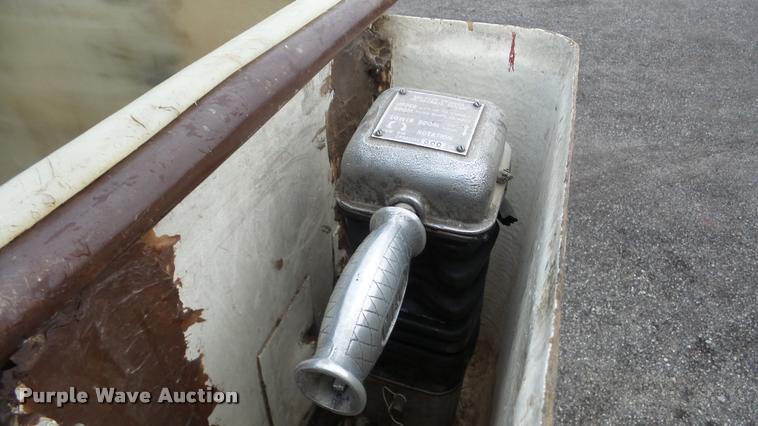 image for item DA0251 1982 Ford F600G bucket truck