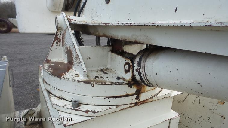 image for item DA0251 1982 Ford F600G bucket truck