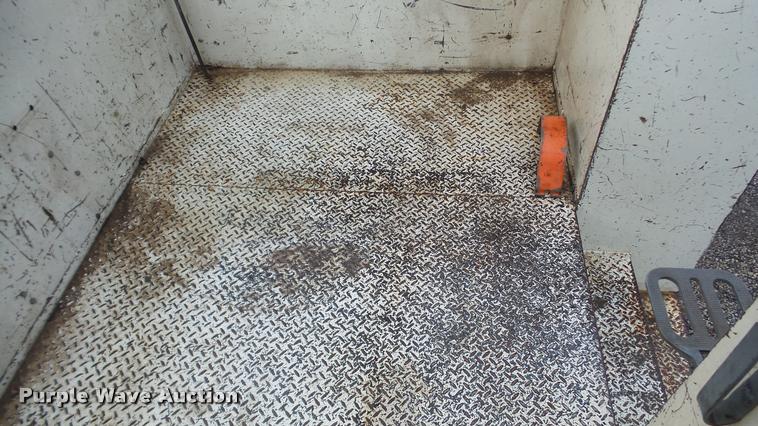 image for item DA0251 1982 Ford F600G bucket truck