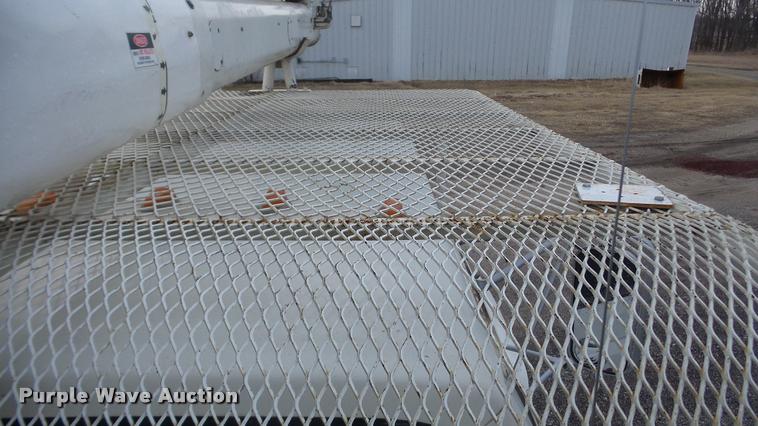 image for item DA0251 1982 Ford F600G bucket truck