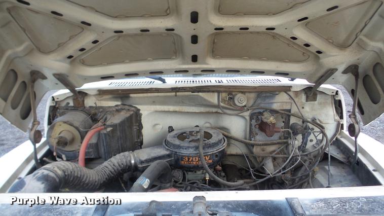 image for item DA0251 1982 Ford F600G bucket truck